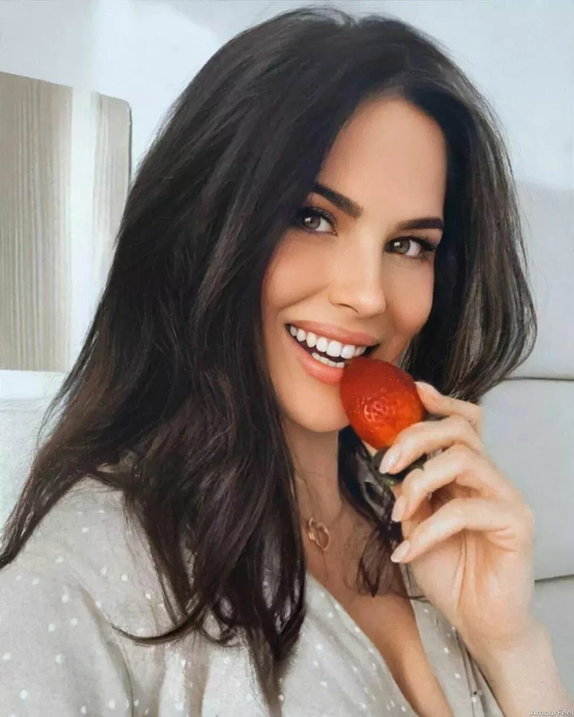 Sarah Profile image 6