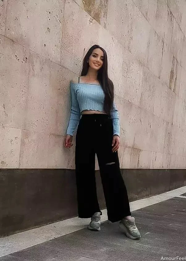 Fernanda Profile image 3
